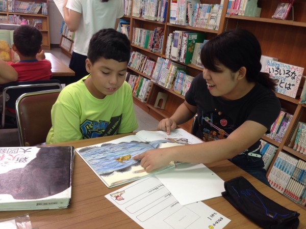 【アミーゴ】日本語指導が必要な子どもたちとの多読活動